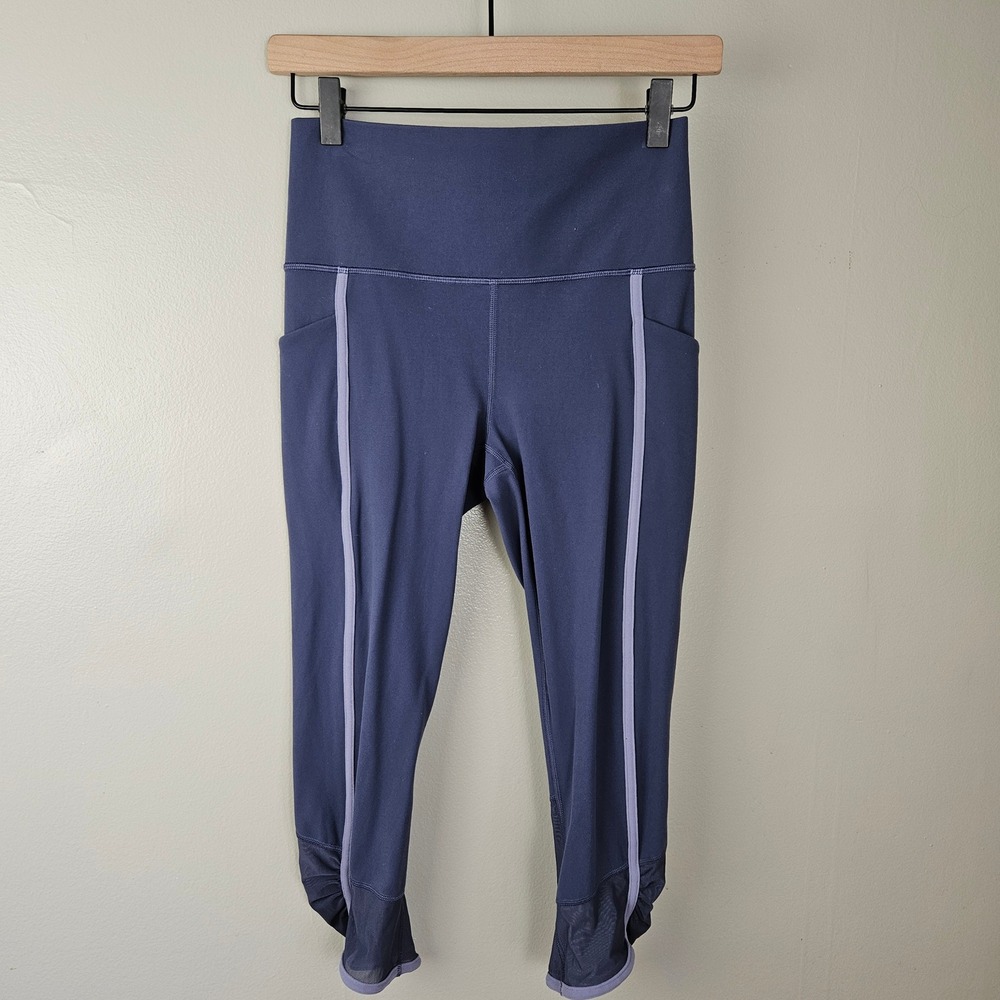 Athleta Salutation Stash Pocket Crop Leggings Sz S Grey Piping Mesh Capri